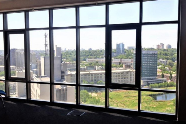 Office with an area of 187 sq.m. in the center of Kyiv at 72 Velyka Vasylkivska street, Olimpiiska metro station